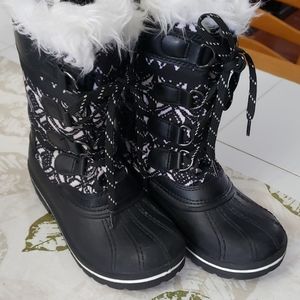 Girls snow boots 🖤❄